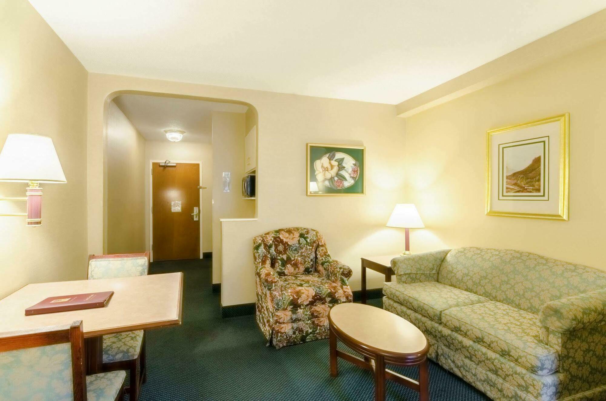 Comfort Inn & Suites Grundy Ngoại thất bức ảnh